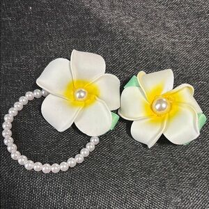 Elegant White Floral Hair Clips with Pearl Bracelet
